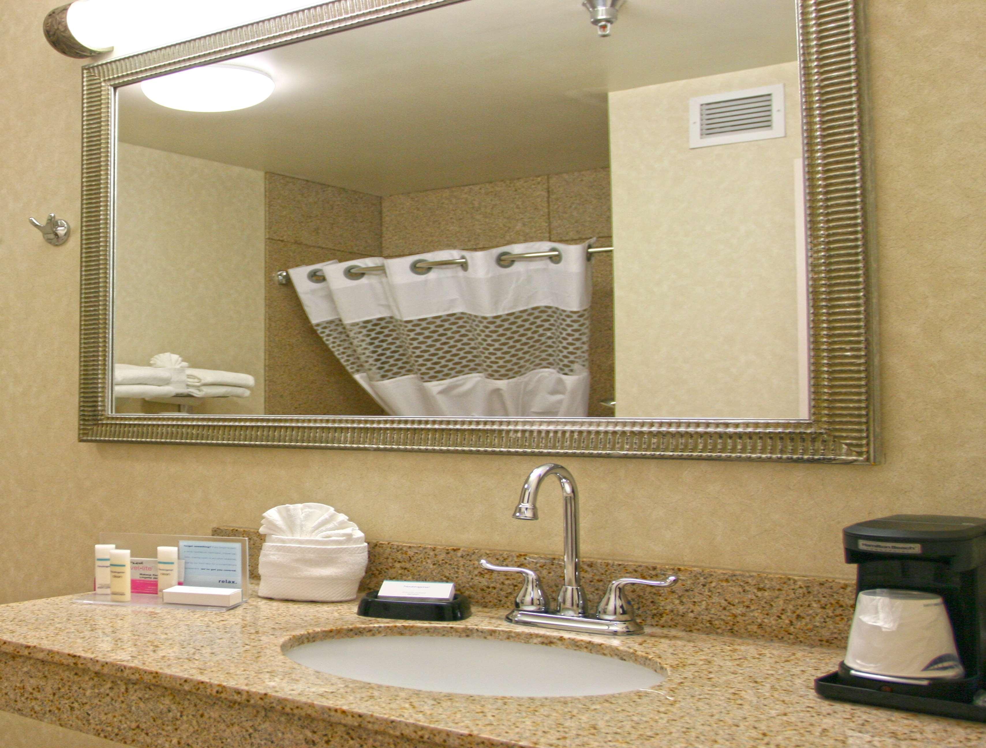 Hampton Inn Norfolk Bagian luar foto