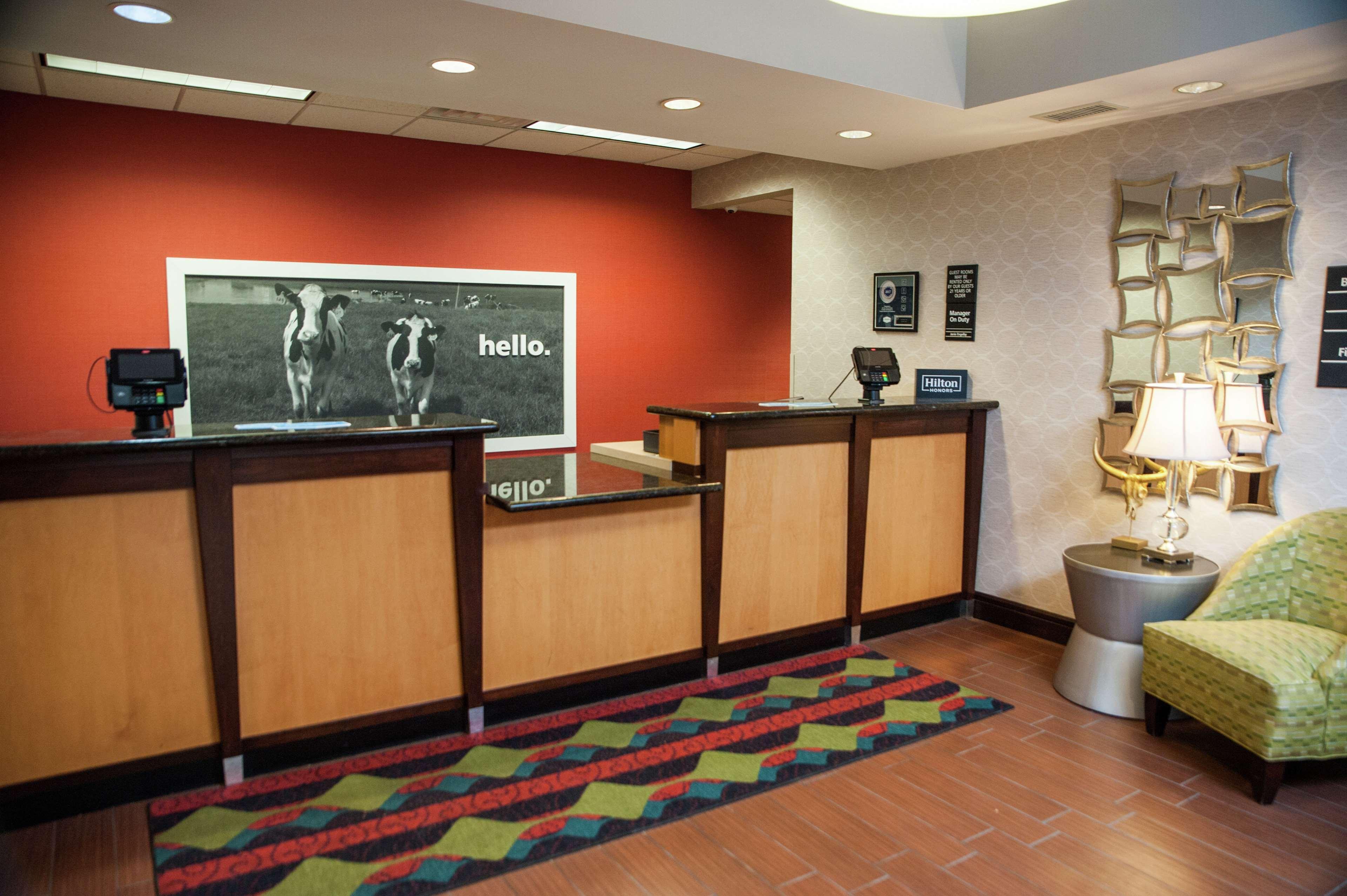 Hampton Inn Norfolk Bagian luar foto
