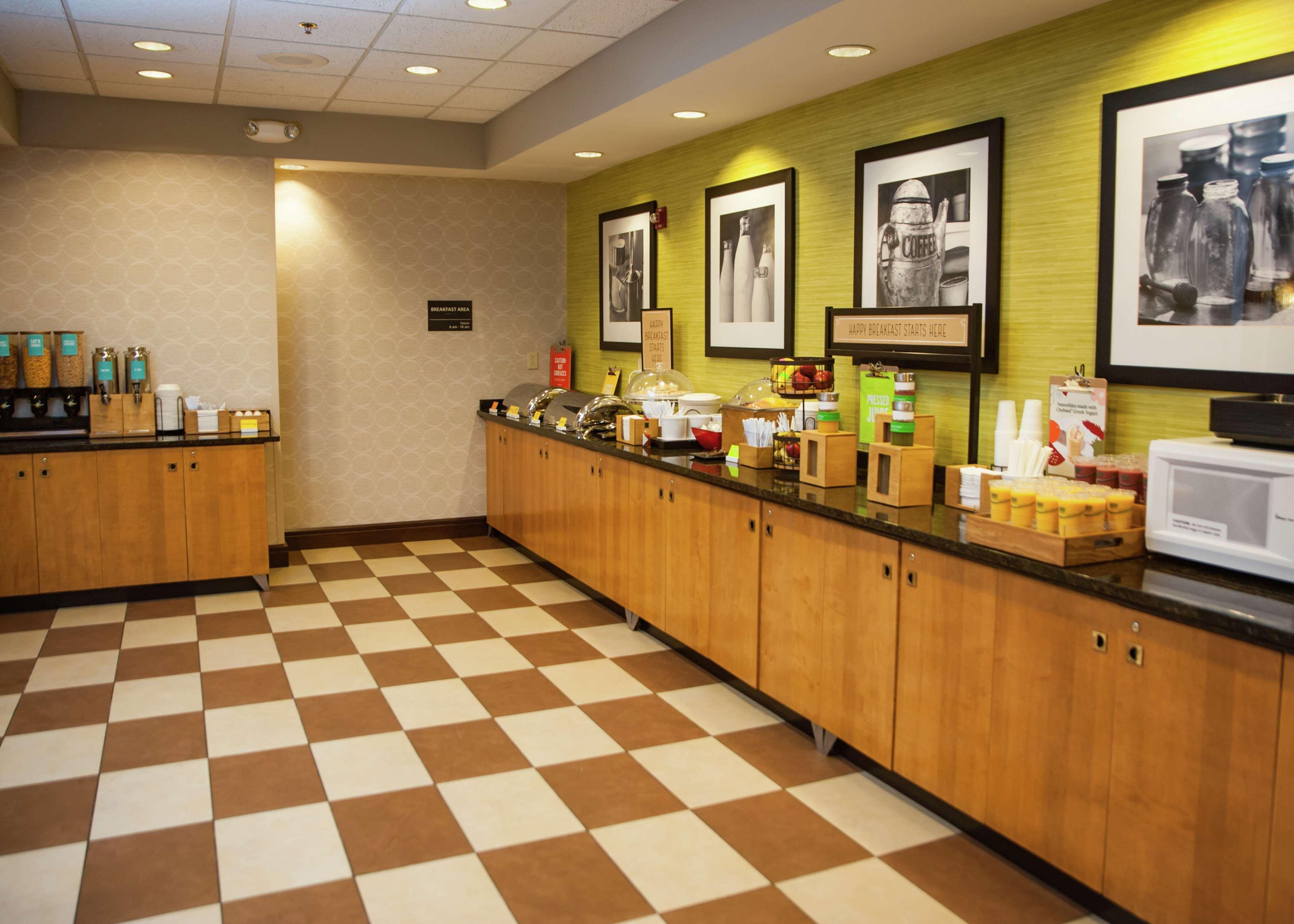Hampton Inn Norfolk Bagian luar foto