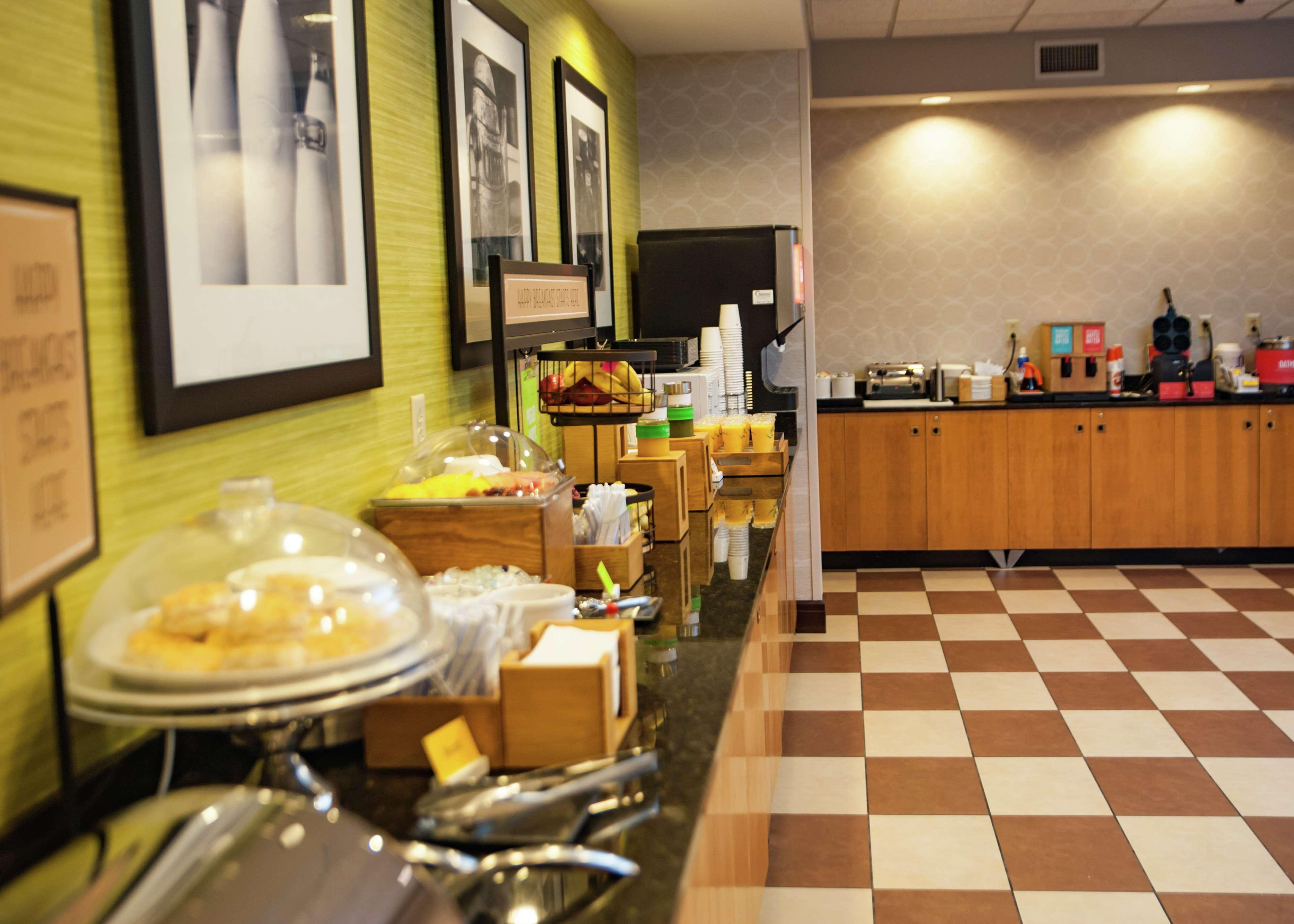 Hampton Inn Norfolk Bagian luar foto