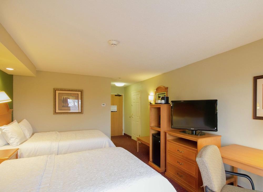 Hampton Inn Norfolk Bagian luar foto