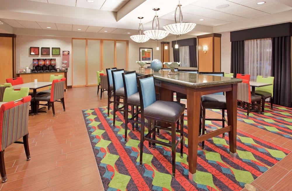 Hampton Inn Norfolk Bagian luar foto