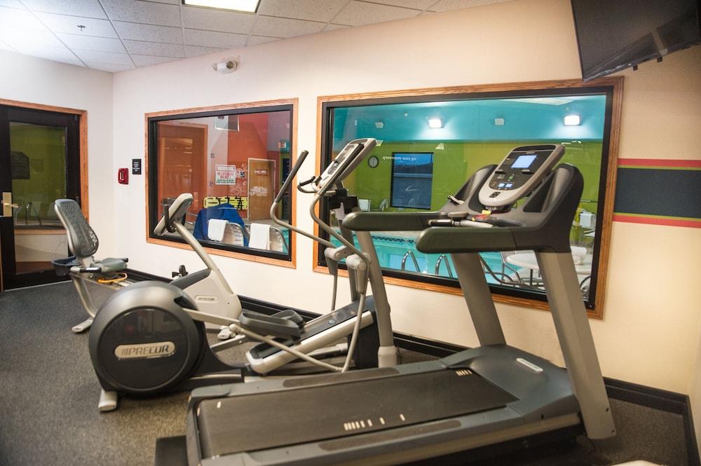 Hampton Inn Norfolk Bagian luar foto