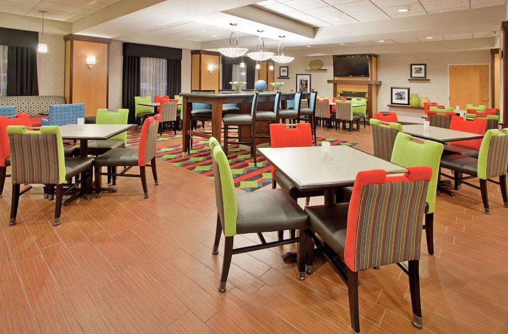 Hampton Inn Norfolk Bagian luar foto