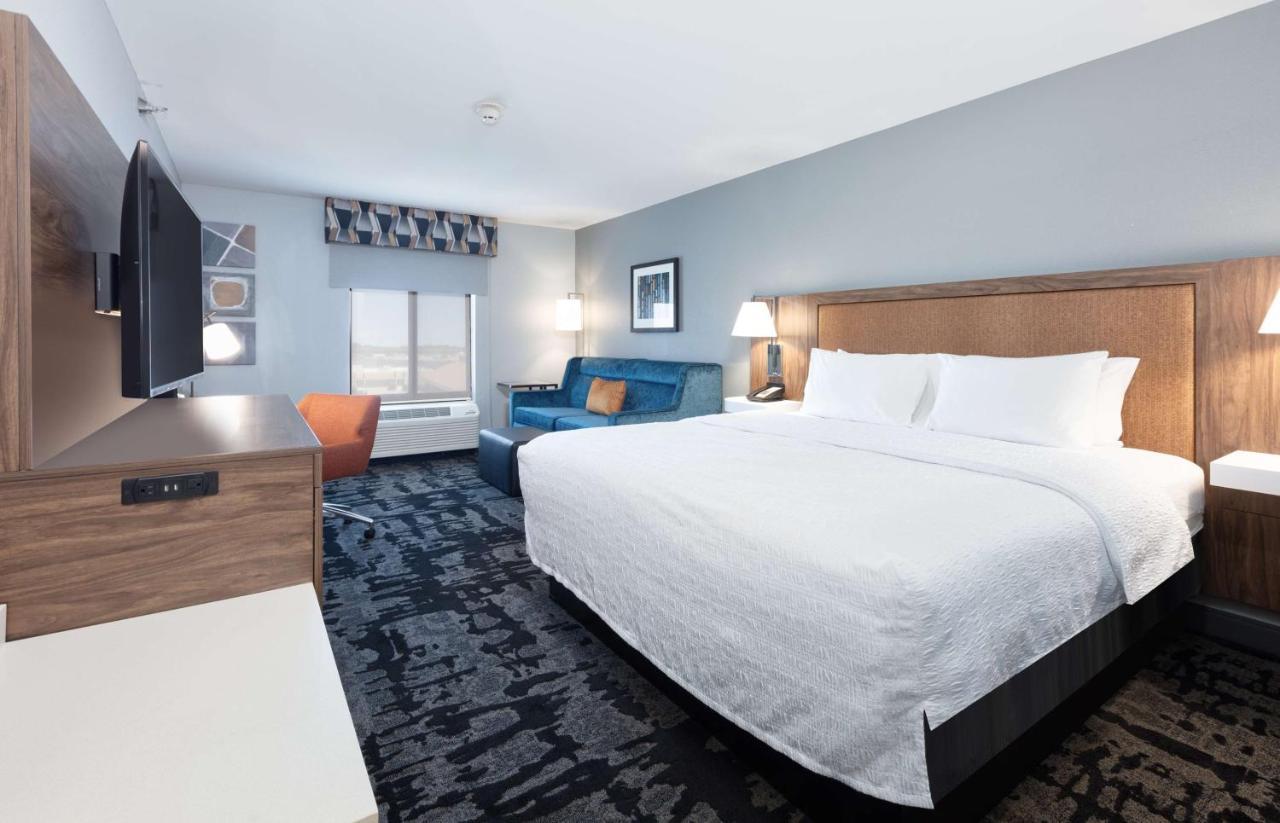 Hampton Inn Norfolk Bagian luar foto