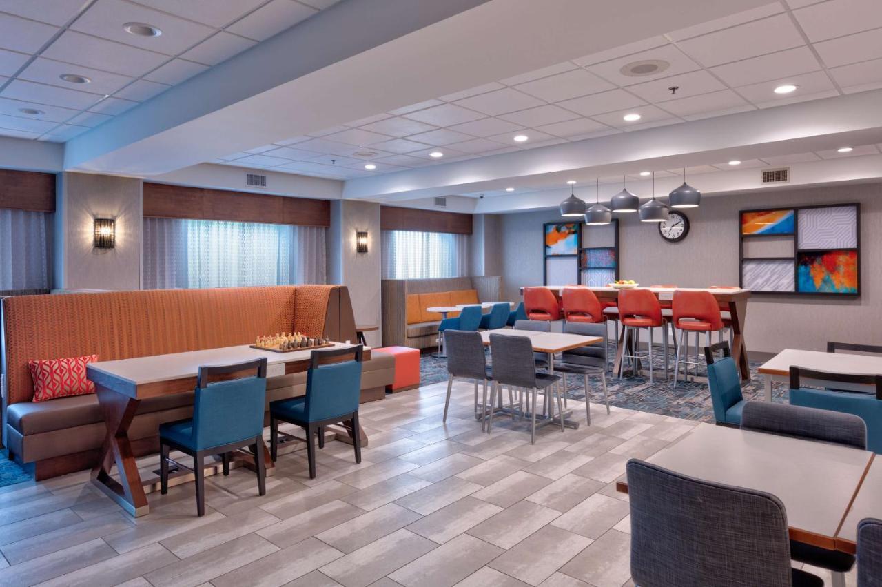 Hampton Inn Norfolk Bagian luar foto