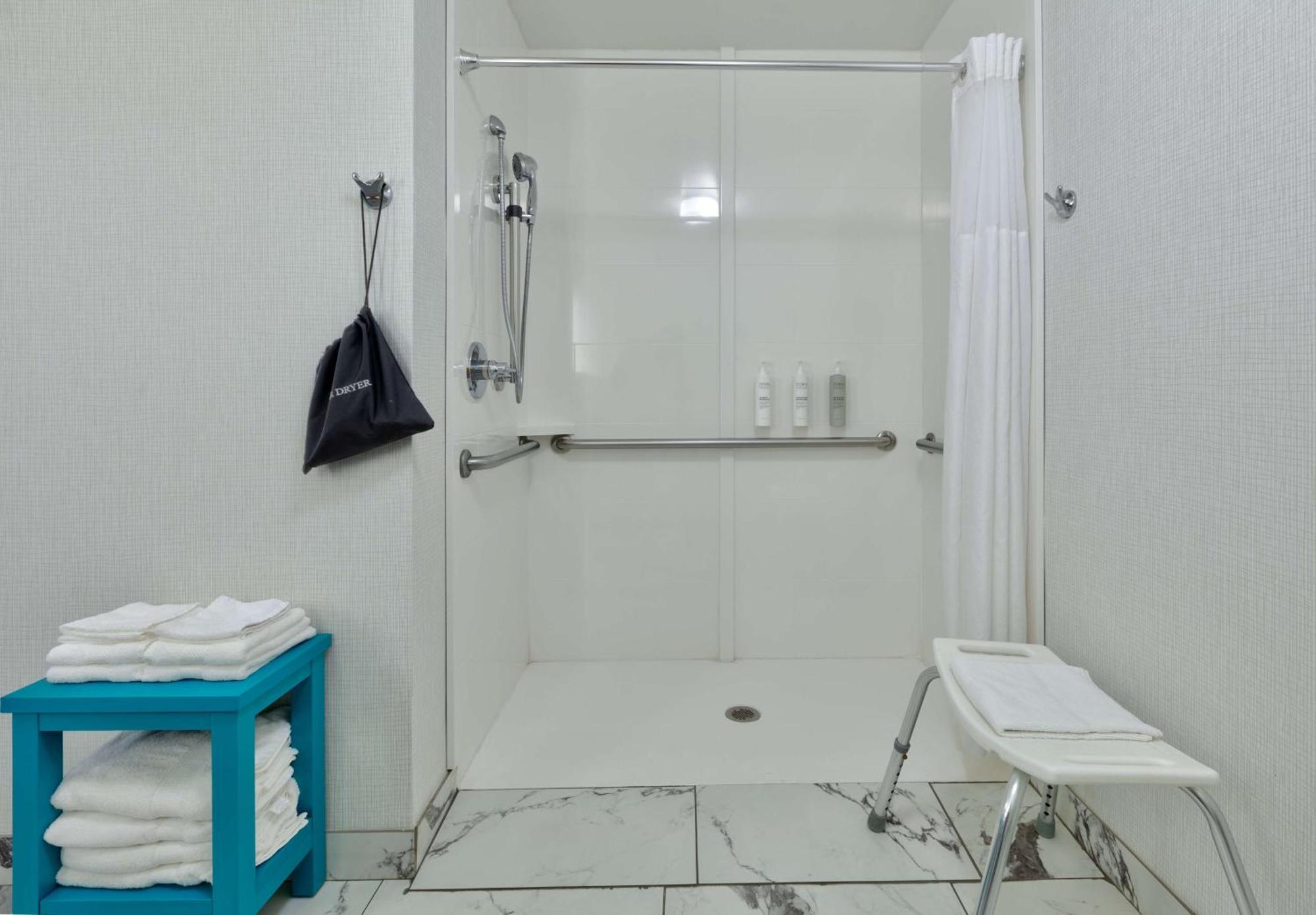 Hampton Inn Norfolk Bagian luar foto