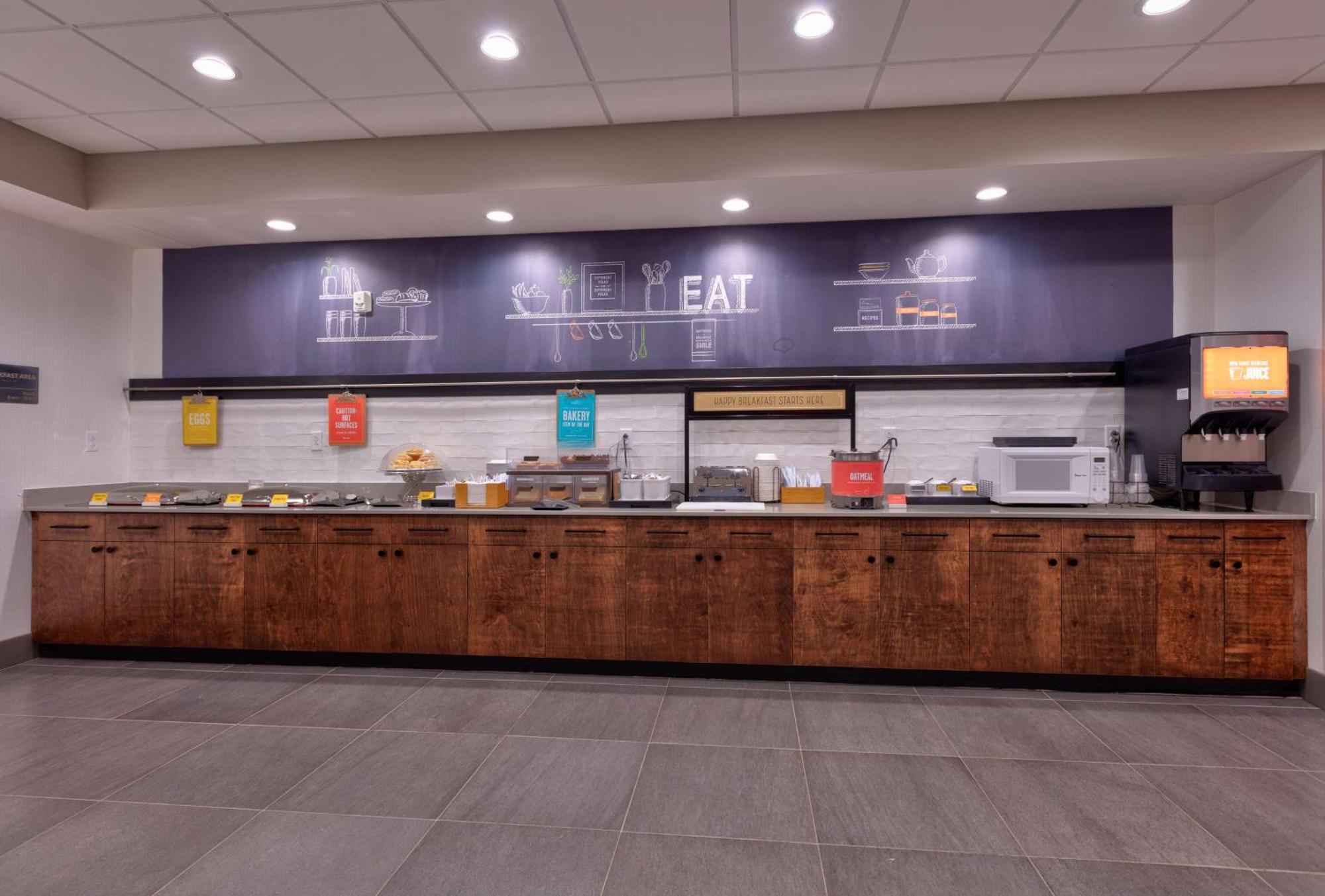 Hampton Inn Norfolk Bagian luar foto
