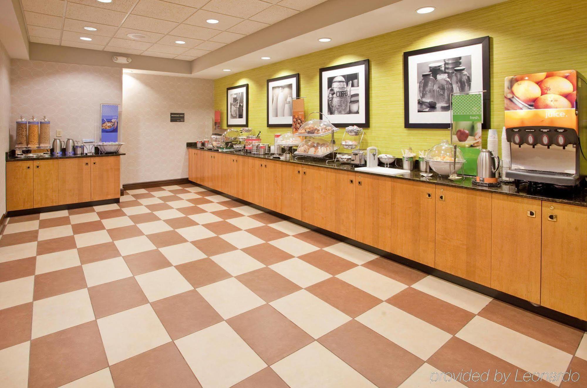 Hampton Inn Norfolk Bagian luar foto