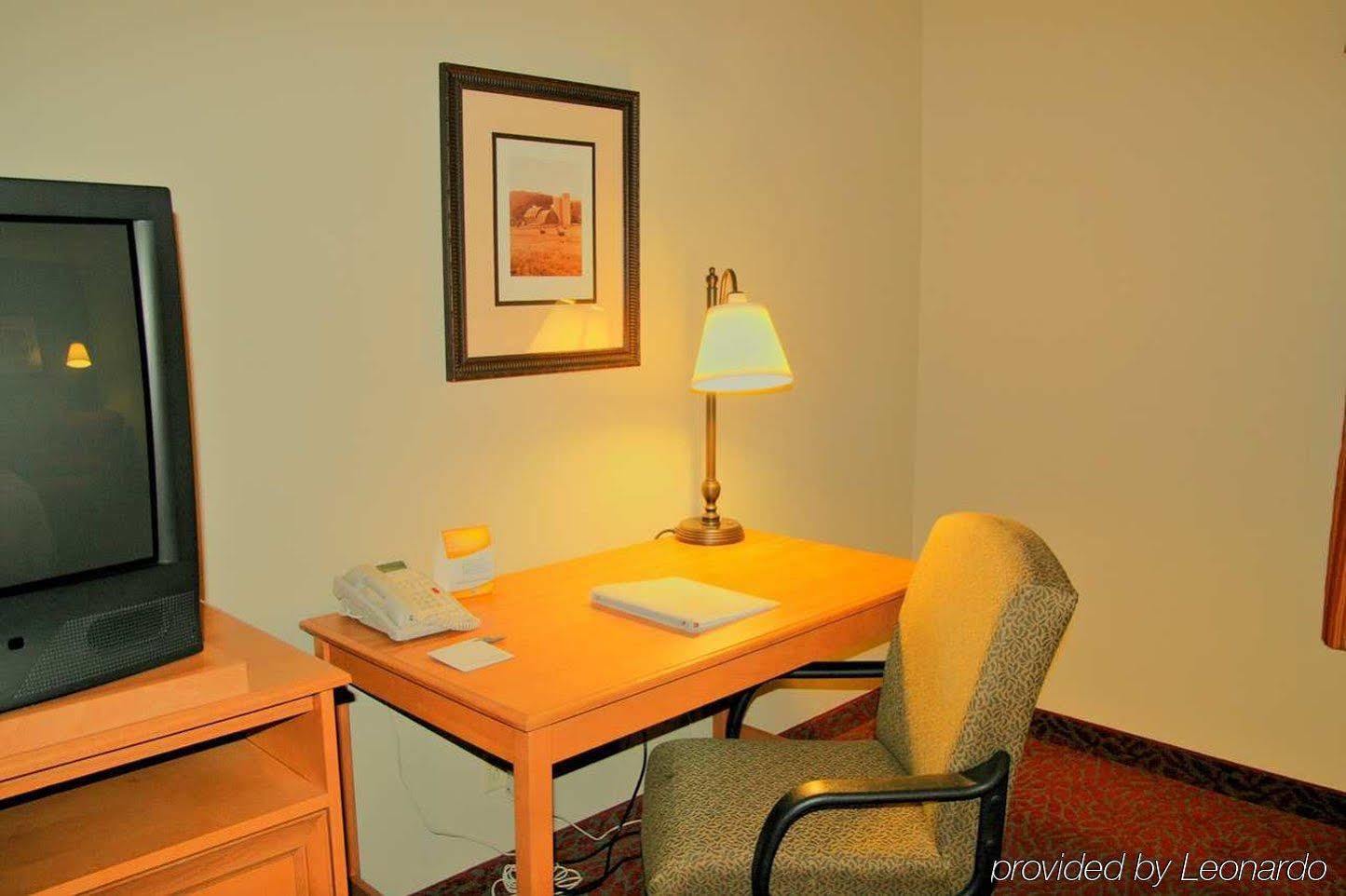 Hampton Inn Norfolk Bagian luar foto